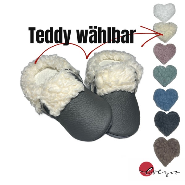 Warme gefütterte Krabbelschuhe mit Teddyfell | TeddyStoff frei wählbar | Hausschuhe aus Leder in Grau | UNI BASIC | mit Namen möglich