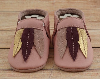 Crawling shoes, leather, running shoes feathers