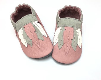 Moccassins Rosa/hell Grau mit Federn - Krabbelschuhe, Lederpuschen, Lauflernschuhe