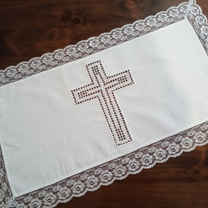 Petite nappe d'autel chemin de table chrétien personnalisé dentelle religieuse nappe autel catholique maison autel prière cadeau pour catholique