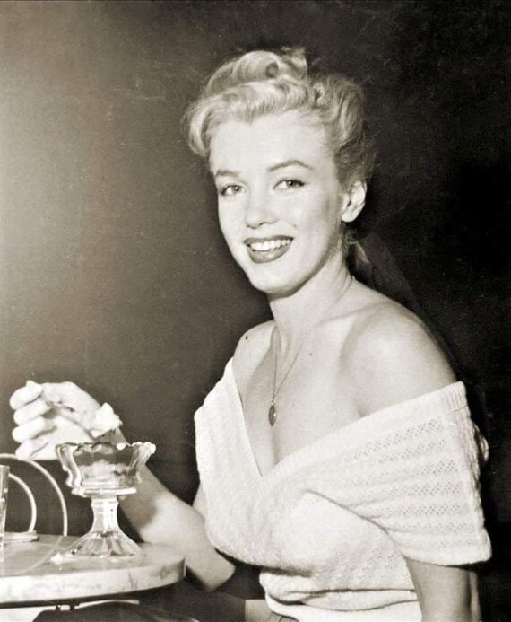 Marilyn monroe 2025 off white