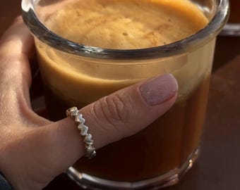 Pierścionek z malutkim serduszkiem ze srebra próby 925, minimalistyczny pierścionek miłosny, delikatny pierścionek do łączenia, codzienny prezent dla niej, uroczy romantyczny pierścionek