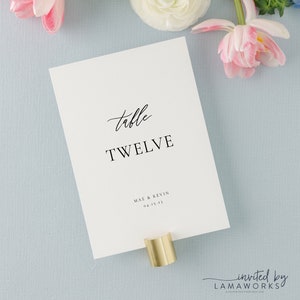 MAE | Aangepaste gepersonaliseerde tafelnummersjabloon, elegant modern receptiedecor afdrukbaar, eenvoudige minimalistische bruiloftstafelkaart downloaden