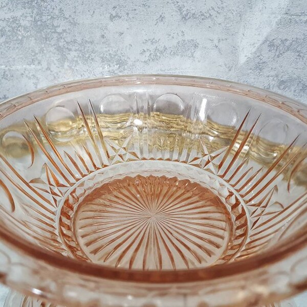 Beautiful Vintage Pink Art Deco Pressed Glass Serving bowl / Trinket Dish