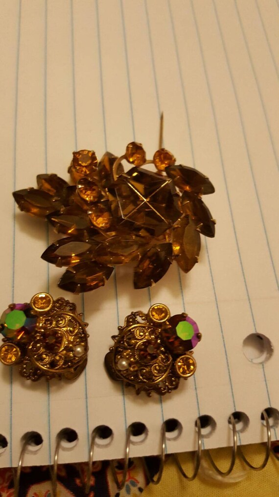Vintage 50's brown stone broach & earrings set. Ma