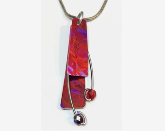 Anodized aluminum sheet and wire reversible necklace with crystal beads, unique, original and chic, red, purple