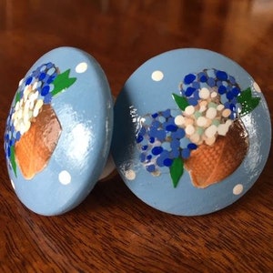 Hydrangeas in Basket (blue) Knob or matching stainless steel hook