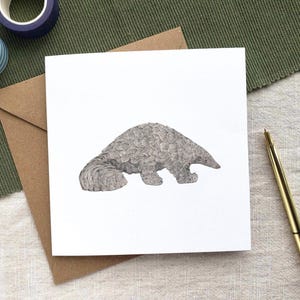 Pangolin Karte - Schuppentier Liebhaber Geschenk, Einzigartige Tier Karte, Geschenk für gefährdete Wildtiere, quadratische Karte mit Kraft Umschlag