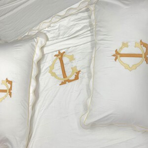 Scalloped and border Multicolor monogram duvet set