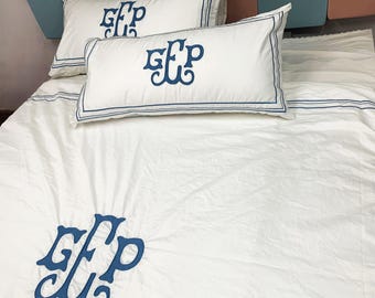 Monogramm 500 TC Weißer Baumwollsatin Hotel Stitch Bettwäsche-Set in klassischer Stickereibordüre 1 Bettbezug und 2 Kissenbezug