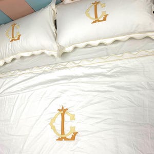 Scalloped and border Multicolor monogram duvet set