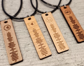 Colar com código de leitura de música de madeira personalizado - Pingente de música gravado a laser personalizado