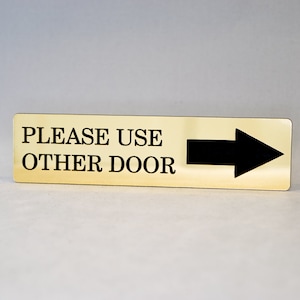 Use outra porta gravada com seta para casa, loja ou placa de plástico de escritório