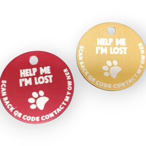 Pets tags made of anodised aluminium with a QR code