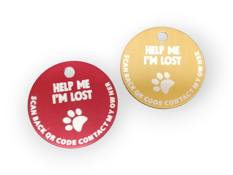 Pets tags made of anodised aluminium with a QR code