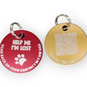 Pets tags made of anodised aluminium with a QR code