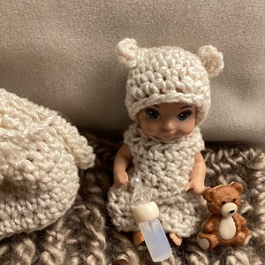 Baby Bear Crochet jumper and hat pieces, beige, 3 inch Doll