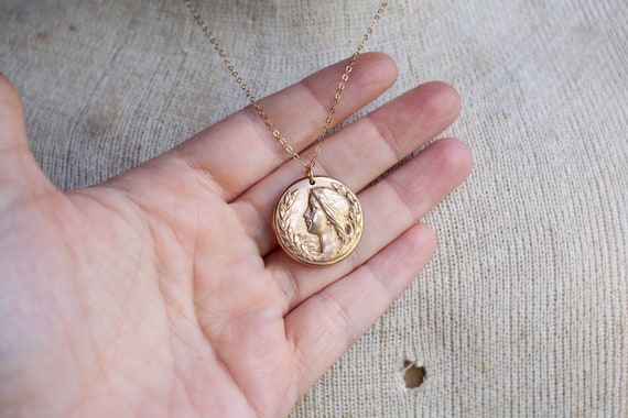 Victorian Lady Laurel Wreath Pendant, Victorian G… - image 5