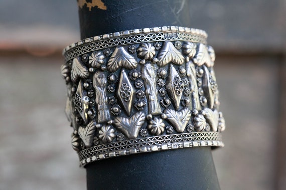 1960's Egyptian Sterling Sarcophagus Cuff, Vintag… - image 5