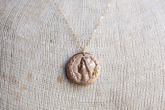 Victorian Lady Laurel Wreath Pendant, Victorian G… - image 3