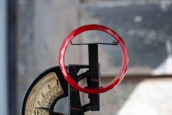 Cherry Red Faceted Bakelite Bangle, 1930's Red Ba… - image 2