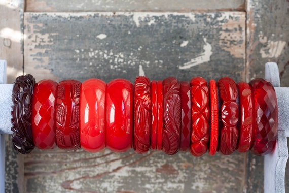 Cherry Red Faceted Bakelite Bangle, 1930's Red Ba… - image 5