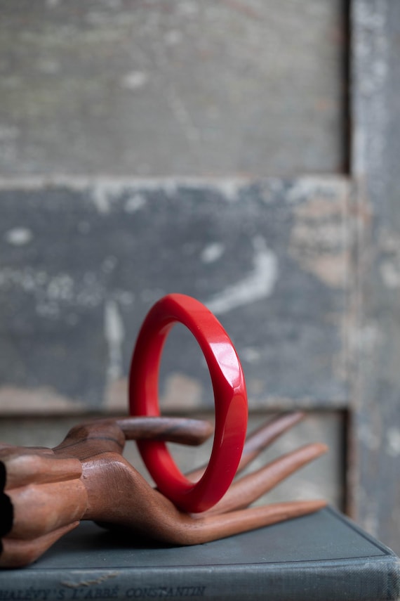 Cherry Red Bakelite Bangle • Angular Corner Desig… - image 4
