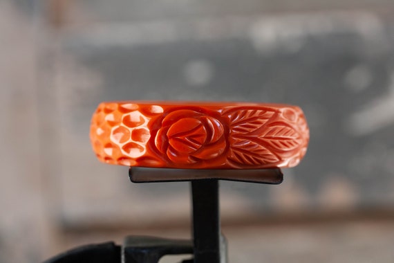Orange Carved Bakelite Bangle, 1930's Carved Rose Orange Bakelite Bangle, Bakelite Bracelet, Carved Bakelite, Vintage Bakelite