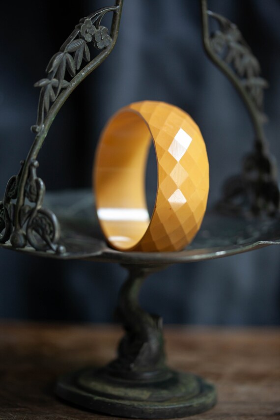 Butterscotch Faceted Bakelite Bangle, 1930's Bake… - image 3