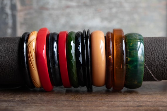 Cherry Red Bakelite Bangle • Angular Corner Desig… - image 8