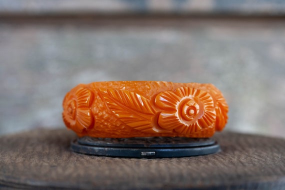 Chunky Orange Bakelite Bangle, 1930's Carved Bake… - image 4