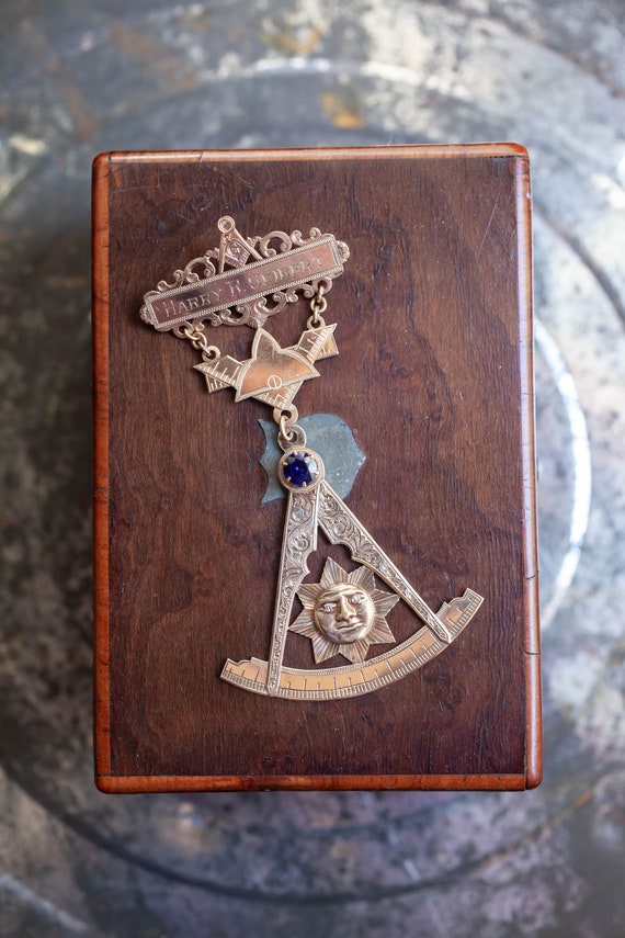 RARE 10k Freemason Past Master Medal Breast Jewel, 1952