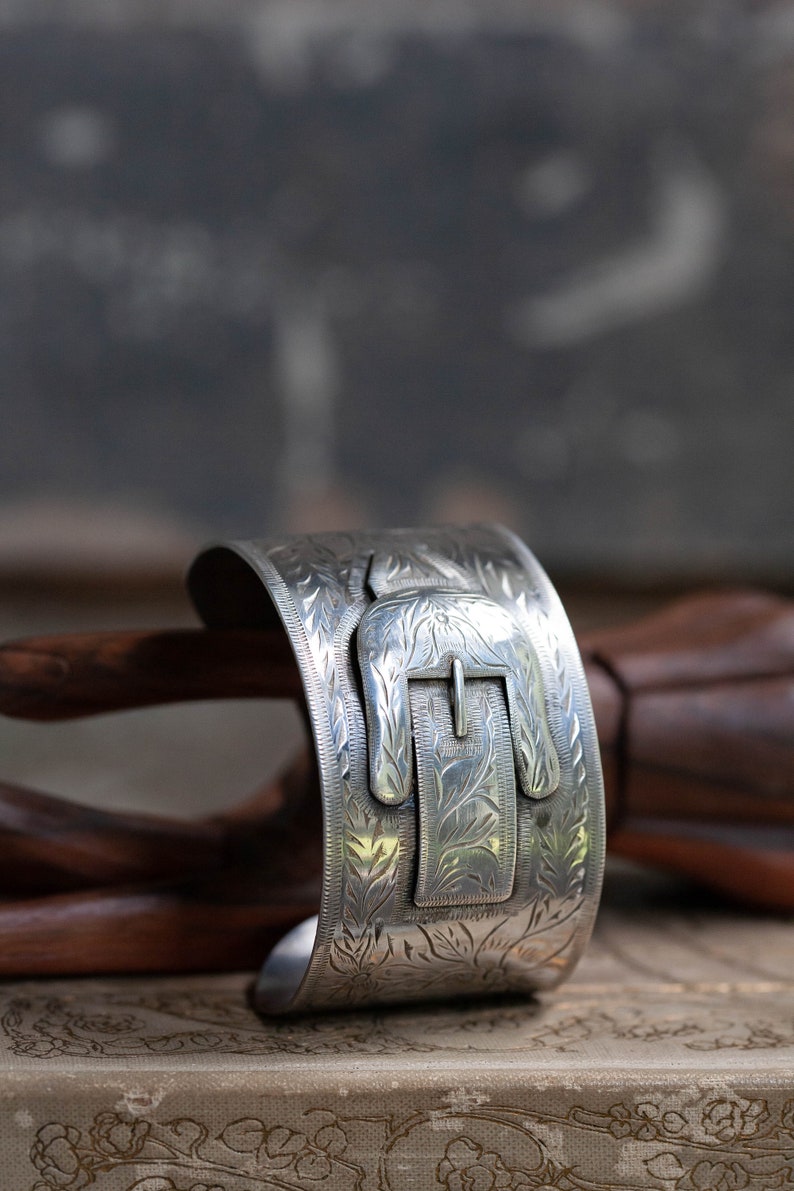 WIDE Victorian Sterling Buckle Cuff, Victorian Sterling Etched Buckle Bracelet, Antique Sterling Buckle Bracelet, Victorian Buckle Jewelry image 4