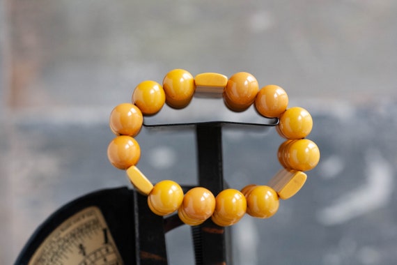 1930's Butterscotch Bakelite Stretch Bracelet, De… - image 2