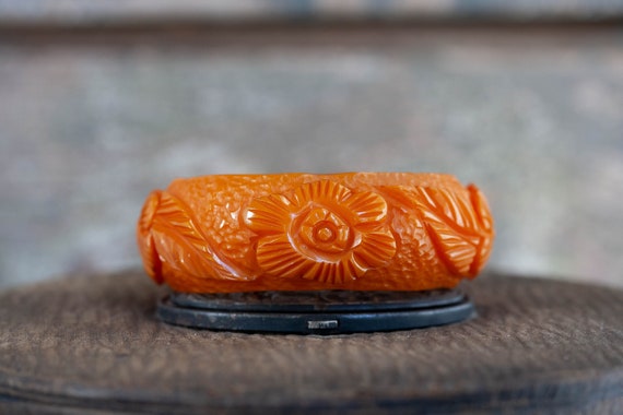 Chunky Orange Bakelite Bangle, 1930's Carved Bake… - image 1