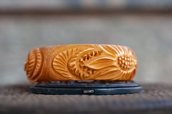 Vintage Carved Sunflower Bakelite Bangle, Carved … - image 4