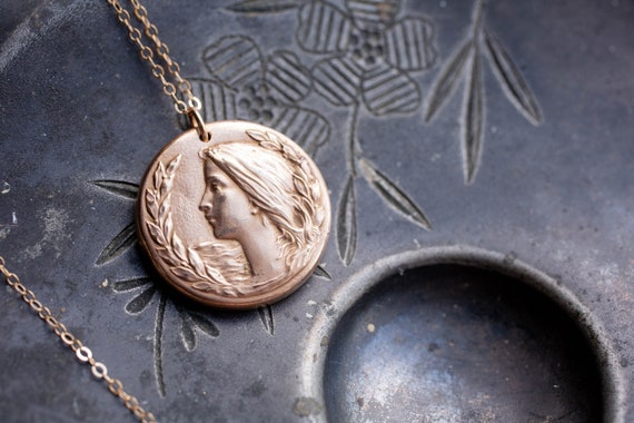 Victorian Lady Laurel Wreath Pendant, Victorian G… - image 1