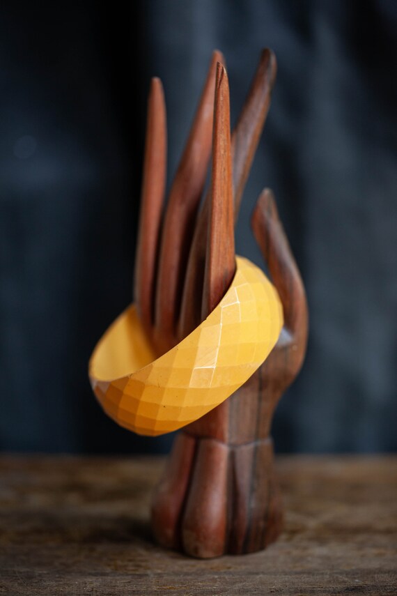 Butterscotch Faceted Bakelite Bangle, 1930's Bake… - image 4