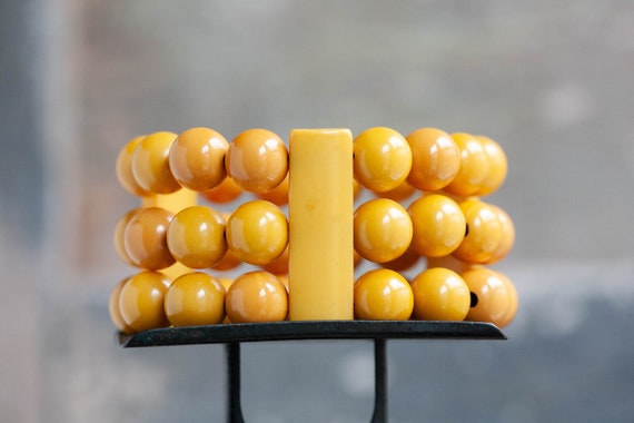 1930's Butterscotch Bakelite Stretch Bracelet, De… - image 1