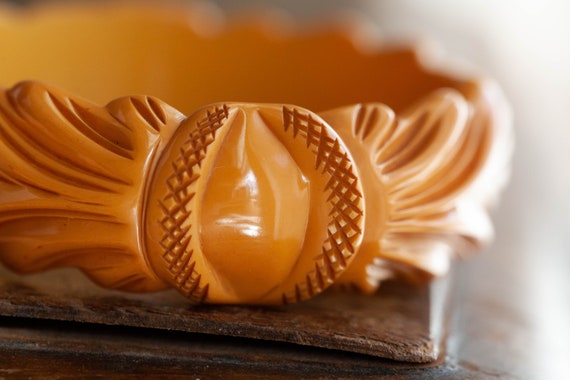 Vintage Butterscotch Bakelite Bangle, Carved Bakelite Bangle, Carved Butterscotch Bakelite Bangle, Deeply Carved Bakelite