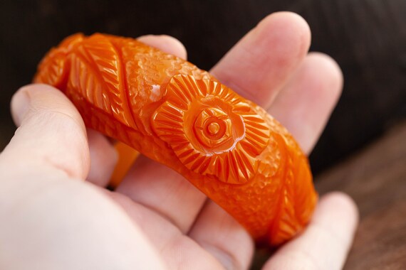 Chunky Orange Bakelite Bangle, 1930's Carved Bake… - image 7