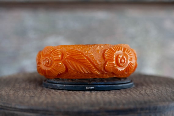 Chunky Orange Bakelite Bangle, 1930's Carved Bake… - image 3