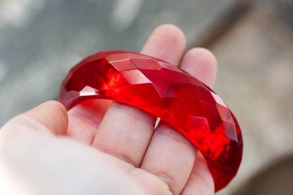 Cherry Red Prystal Faceted Bakelite Bangle, 1930'… - image 5