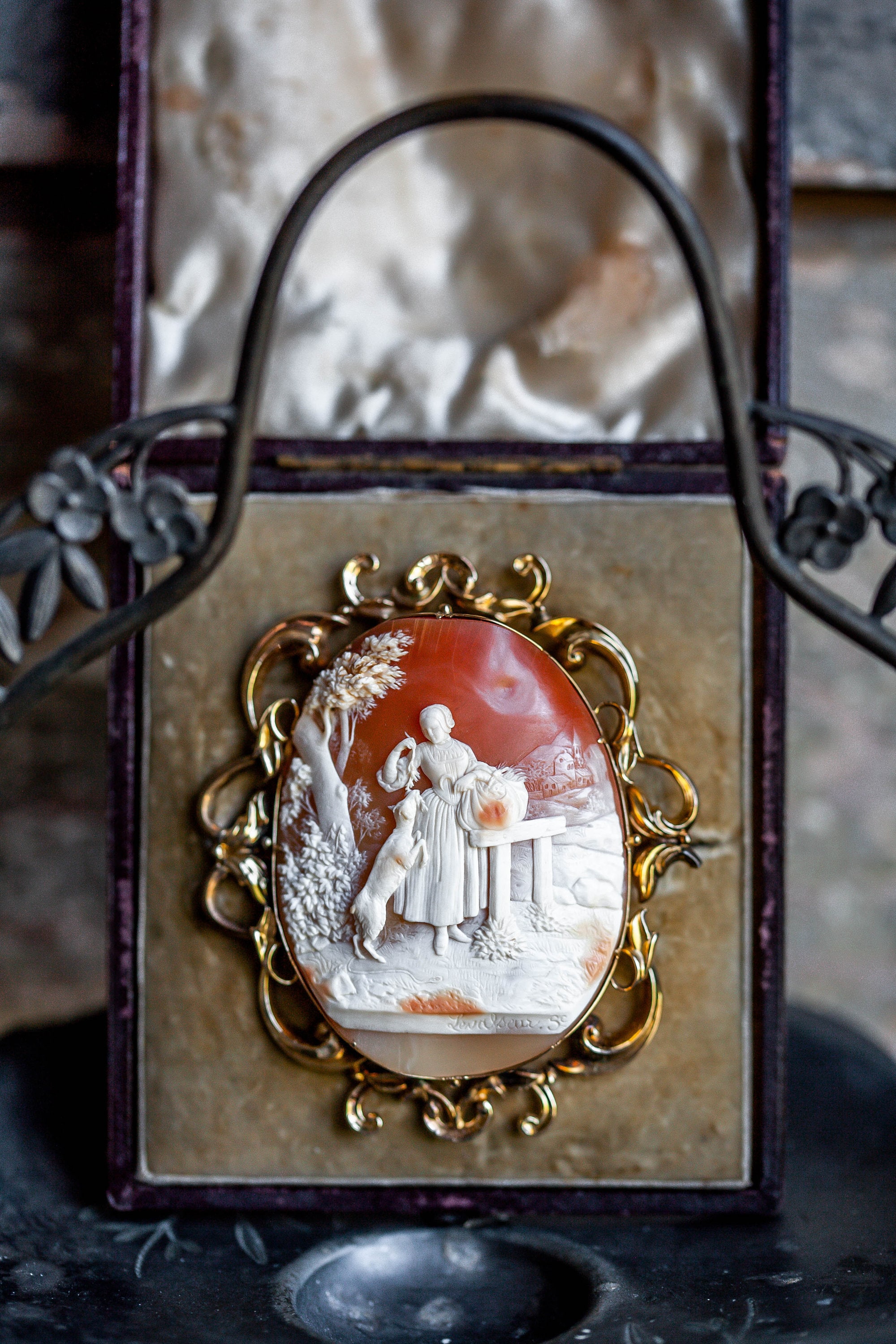 1800 2024 cameo brooch
