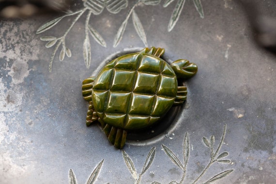 1930's Carved Creamed Spinach Green Bakelite Turt… - image 1