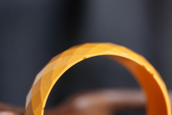 Butterscotch Faceted Bakelite Bangle, 1930's Bake… - image 9