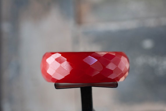 Cherry Red Faceted Bakelite Bangle, 1930's Red Ba… - image 3