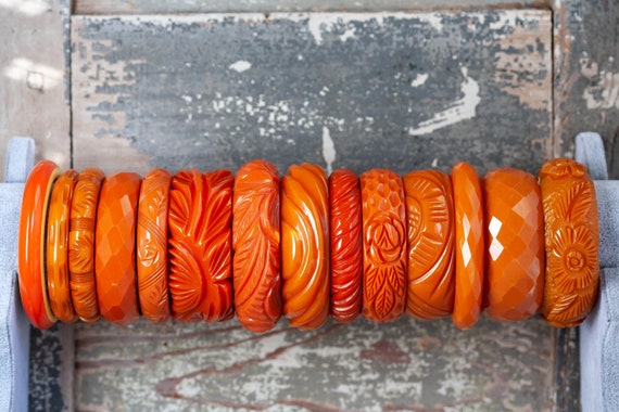 Antique Pumpkin Orange Carved Bakelite Bangle, 19… - image 7