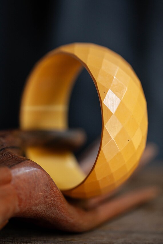 Butterscotch Faceted Bakelite Bangle, 1930's Bake… - image 6