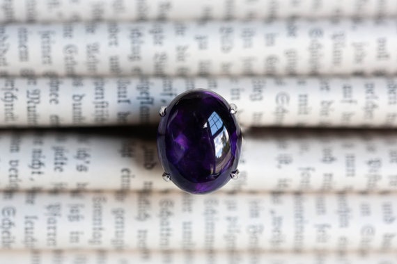 1970's HUGE 27ct Cabochon Amethyst Platinum Ring,… - image 2